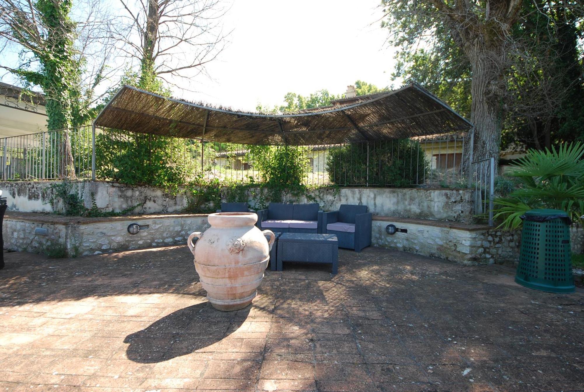 Spoleto By The Pool Guest House Екстериор снимка