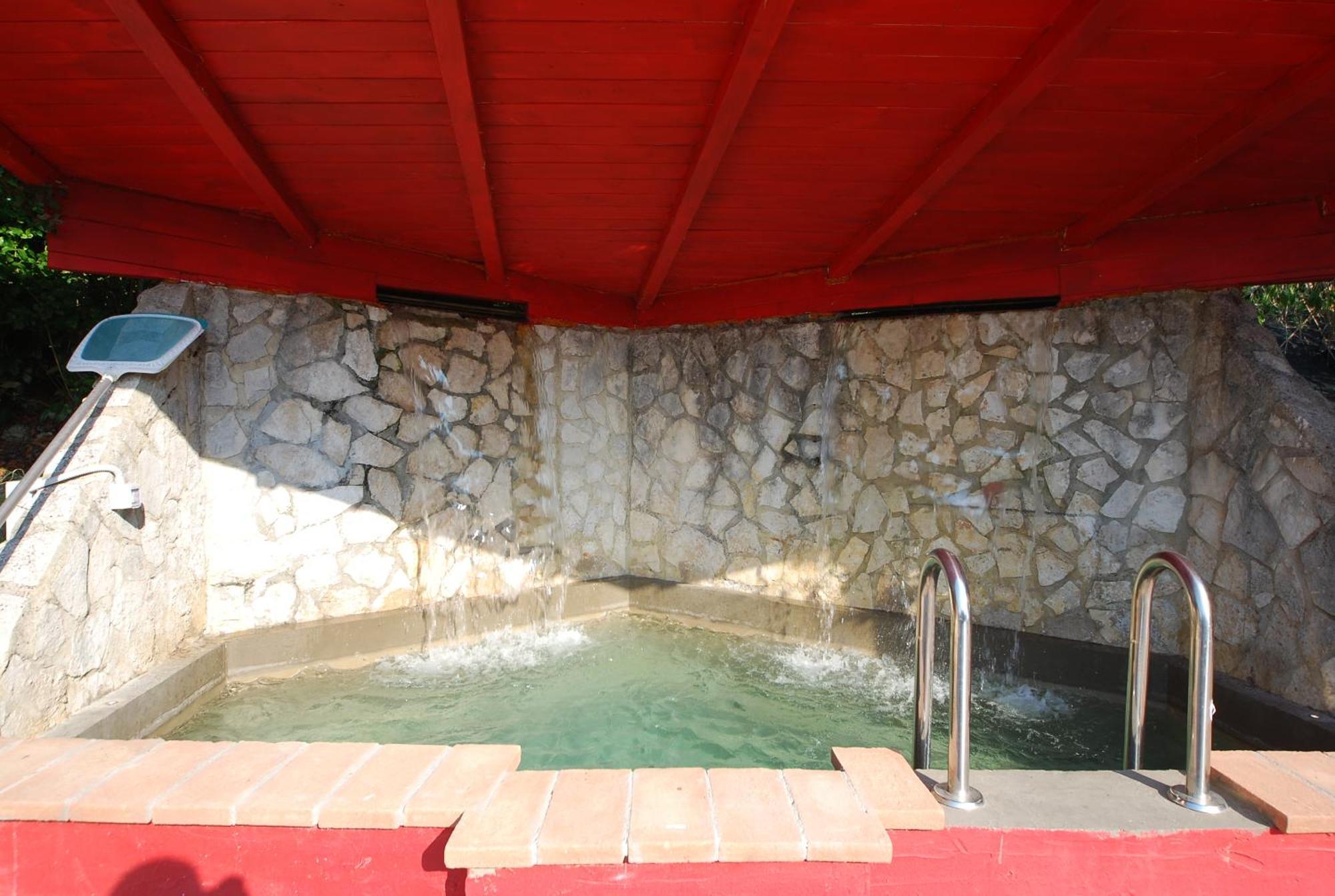 Spoleto By The Pool Guest House Екстериор снимка