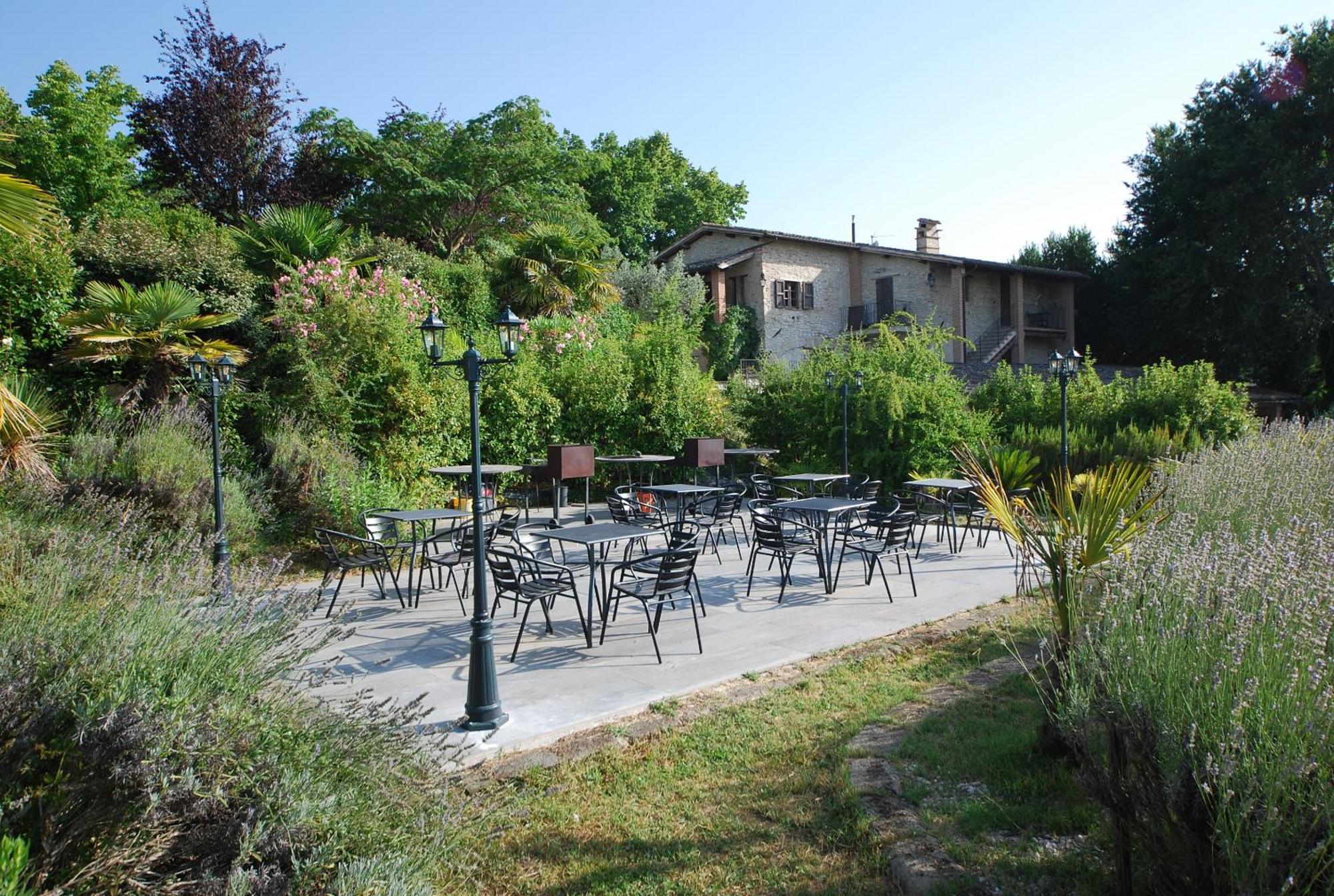 Spoleto By The Pool Guest House Екстериор снимка