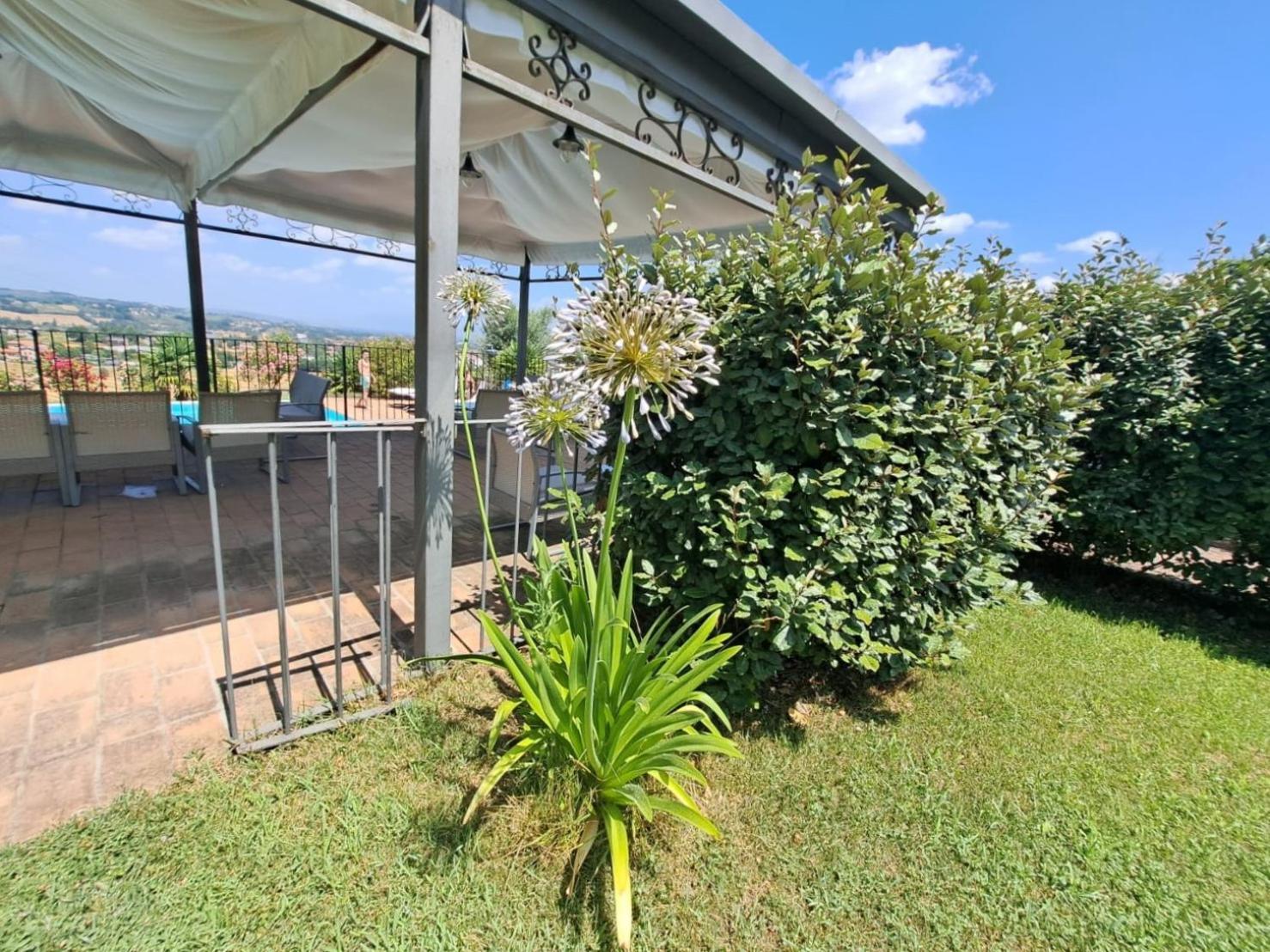Spoleto By The Pool Guest House Екстериор снимка