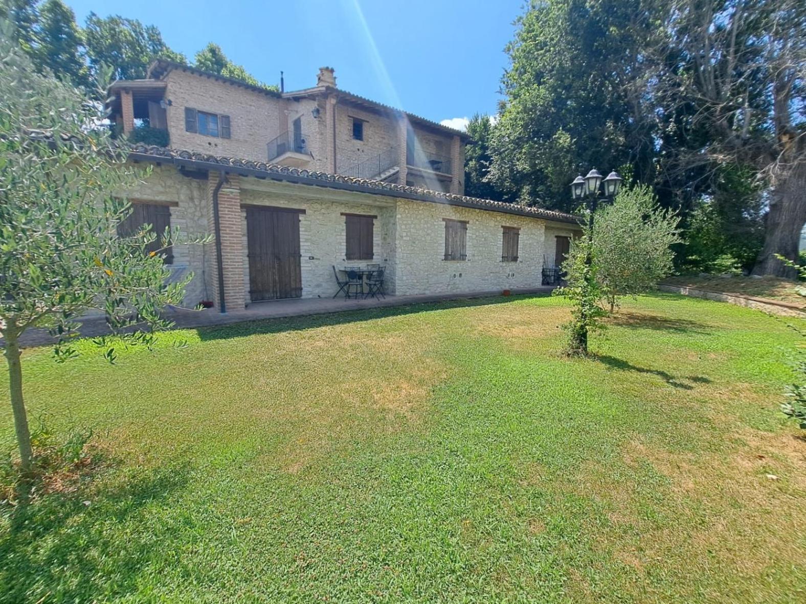 Spoleto By The Pool Guest House Екстериор снимка