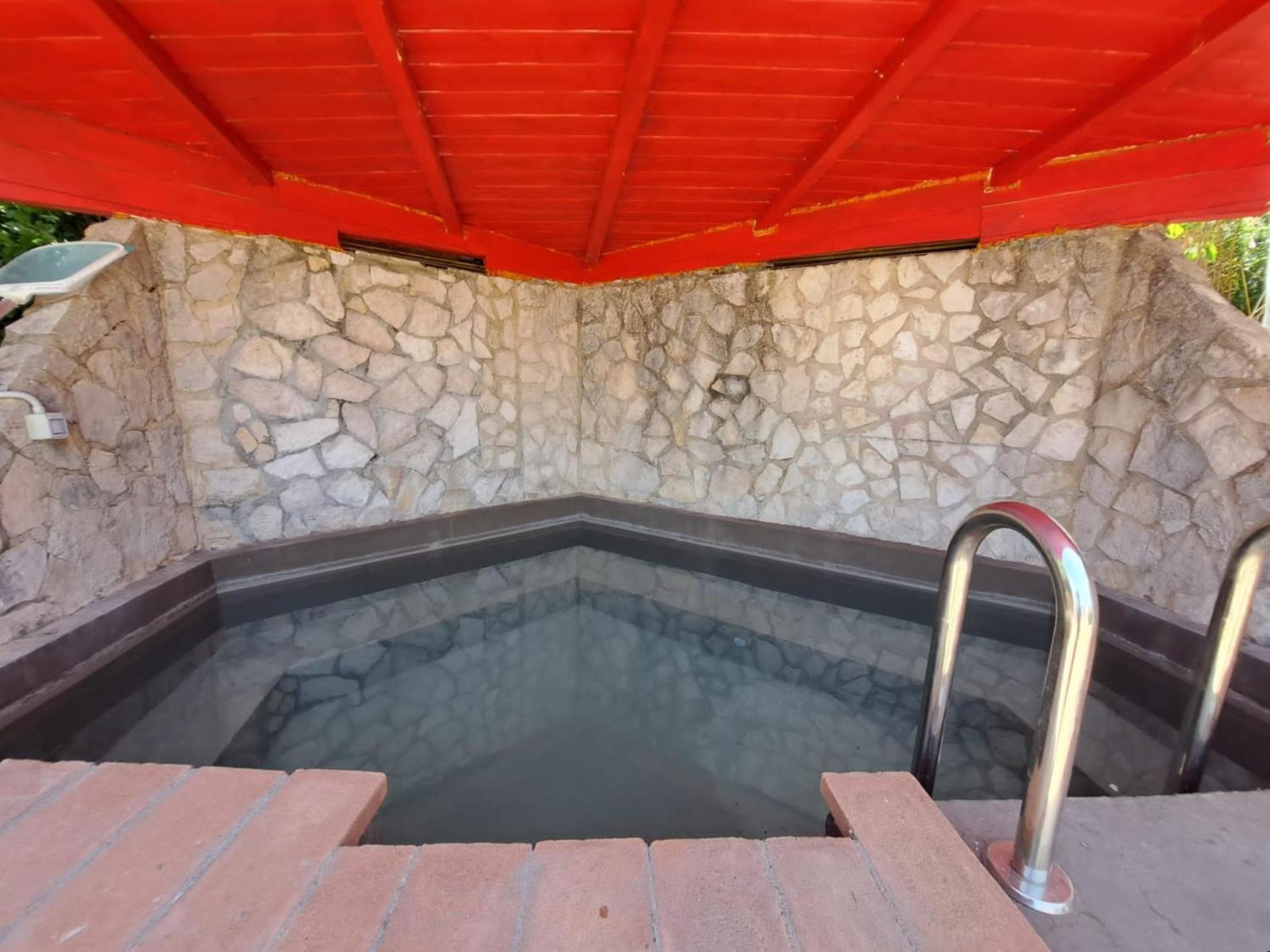 Spoleto By The Pool Guest House Екстериор снимка
