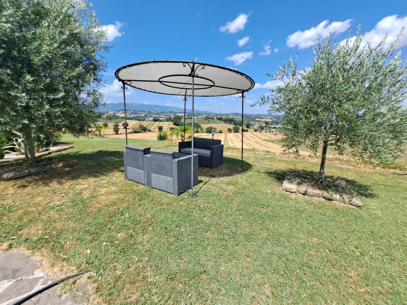Spoleto By The Pool Guest House Екстериор снимка